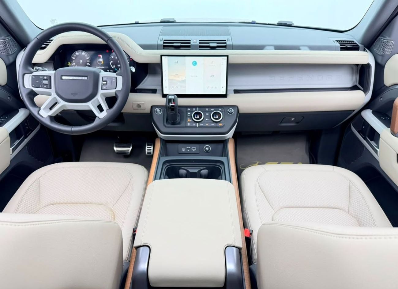 لاند روفر ديفندر 110 2024 Land Rover Defender 110 SE P300, Sept/2029 Warranty, Nov/2029 Service Package, Full Service His