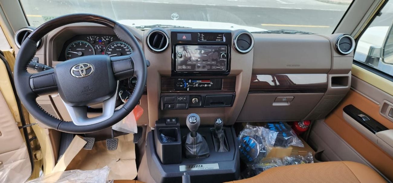 تويوتا لاند كروزر 79 DC Pick Up Full Option V8 4.5L DSL 2023YM