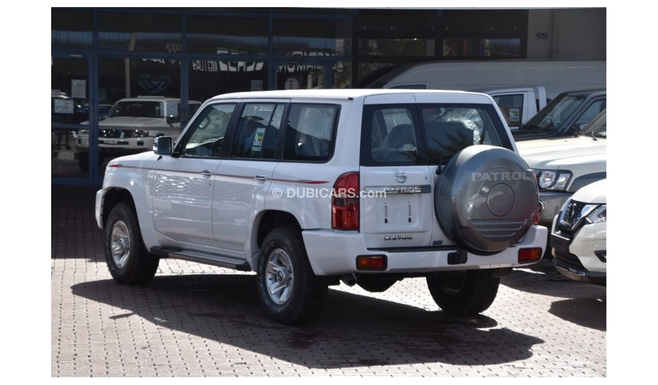 نيسان باترول سفاري Nissan Patrol  Safari M/T 4Doors Gcc Export Only