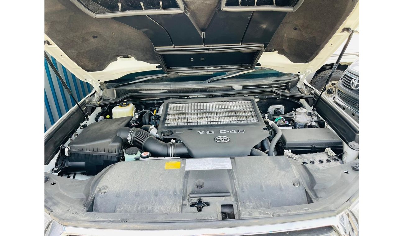 تويوتا لاند كروزر VXR