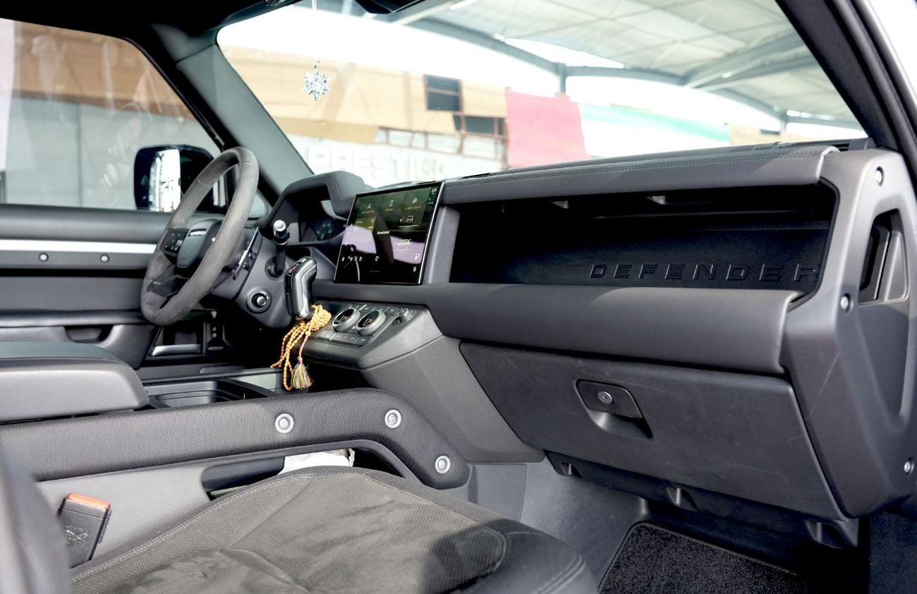 لاند روفر ديفندر URBAN Kit 2022 V8 with Maltik full exhaust system
