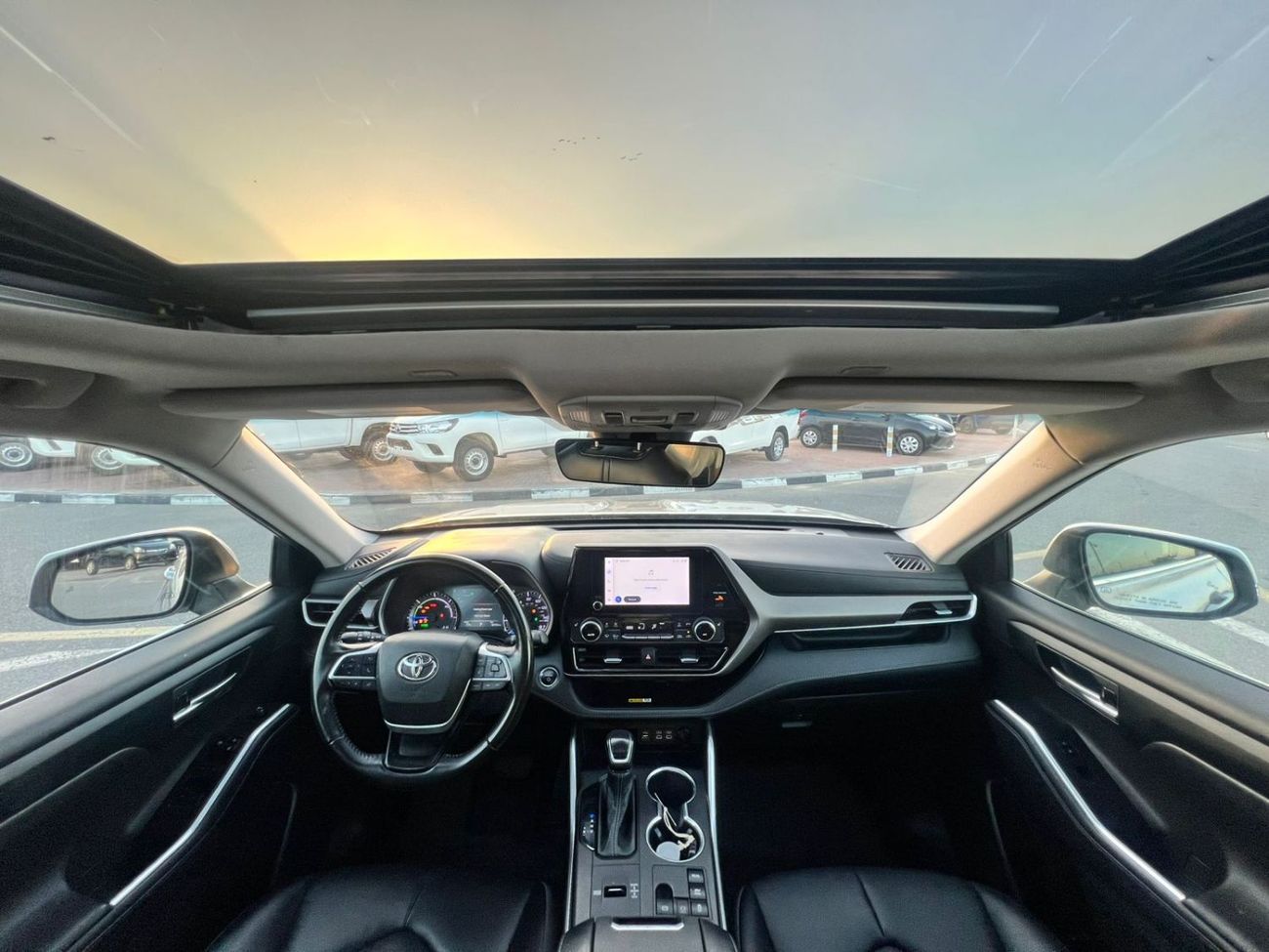 Toyota Highlander 2023 Toyota Highlander Hybrid XLE Full Option - 2.5L V4 - AWD 4x4 - Rear Camera - Sunroof- Leather s