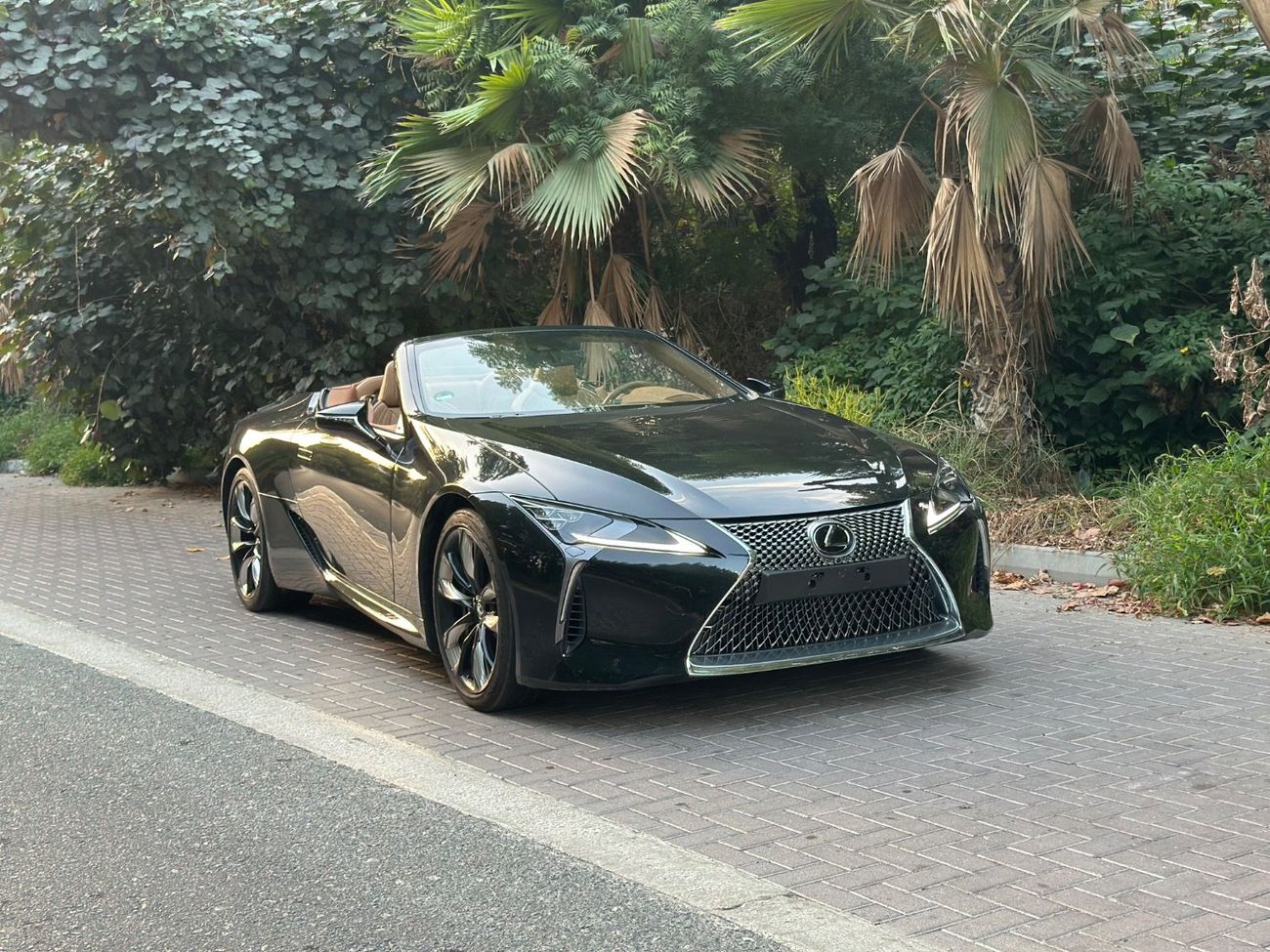 لكزس LC500 كابريوليه Titanium  5.0L