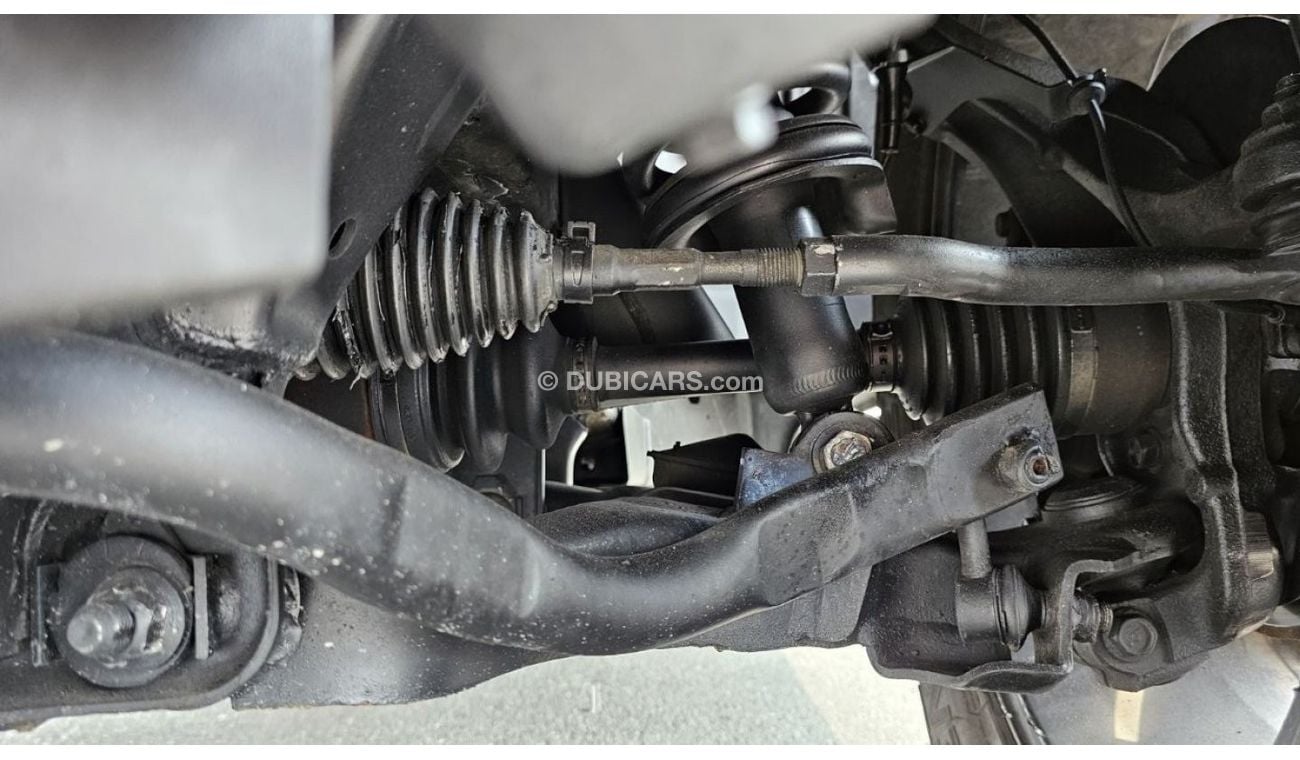 Nissan Navara SPORTS BAR WITH PROJECTED LIGHTS | RIGHT-HAND-DRIVE | TRAILER HITCH