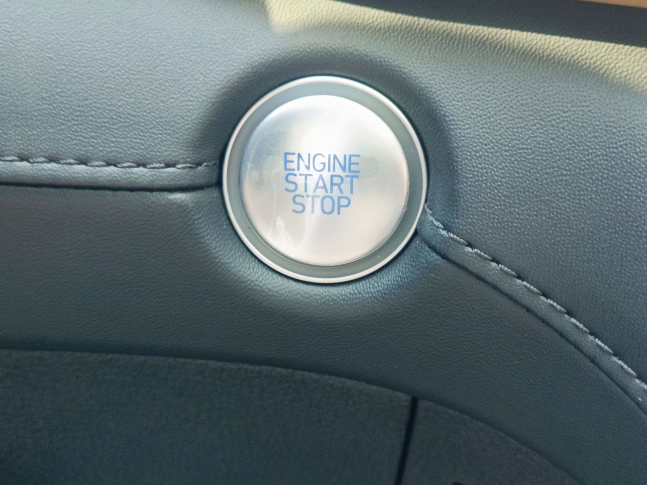 هيونداي سانتا في LUXURY, 2.5L PETROL, DRIVER POWER SEAT, PANORAMIC ROOF, 7 STR (CODE # HSA25AF)