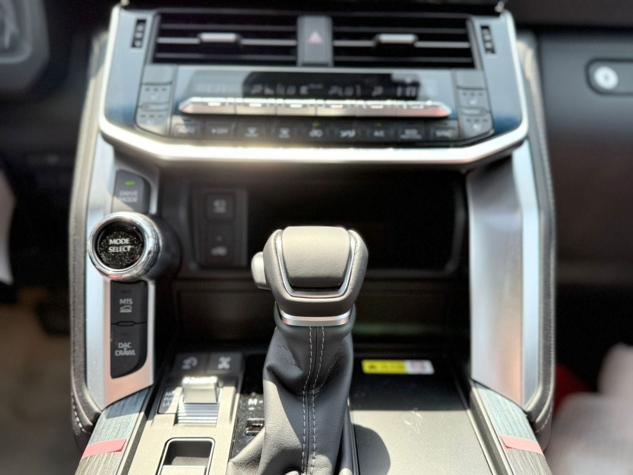 Toyota Land Cruiser LAND CRUISER VXR . A/T . Petrol 3.5L Twin Turbo 4x4 . 7 Seats 2026 Model