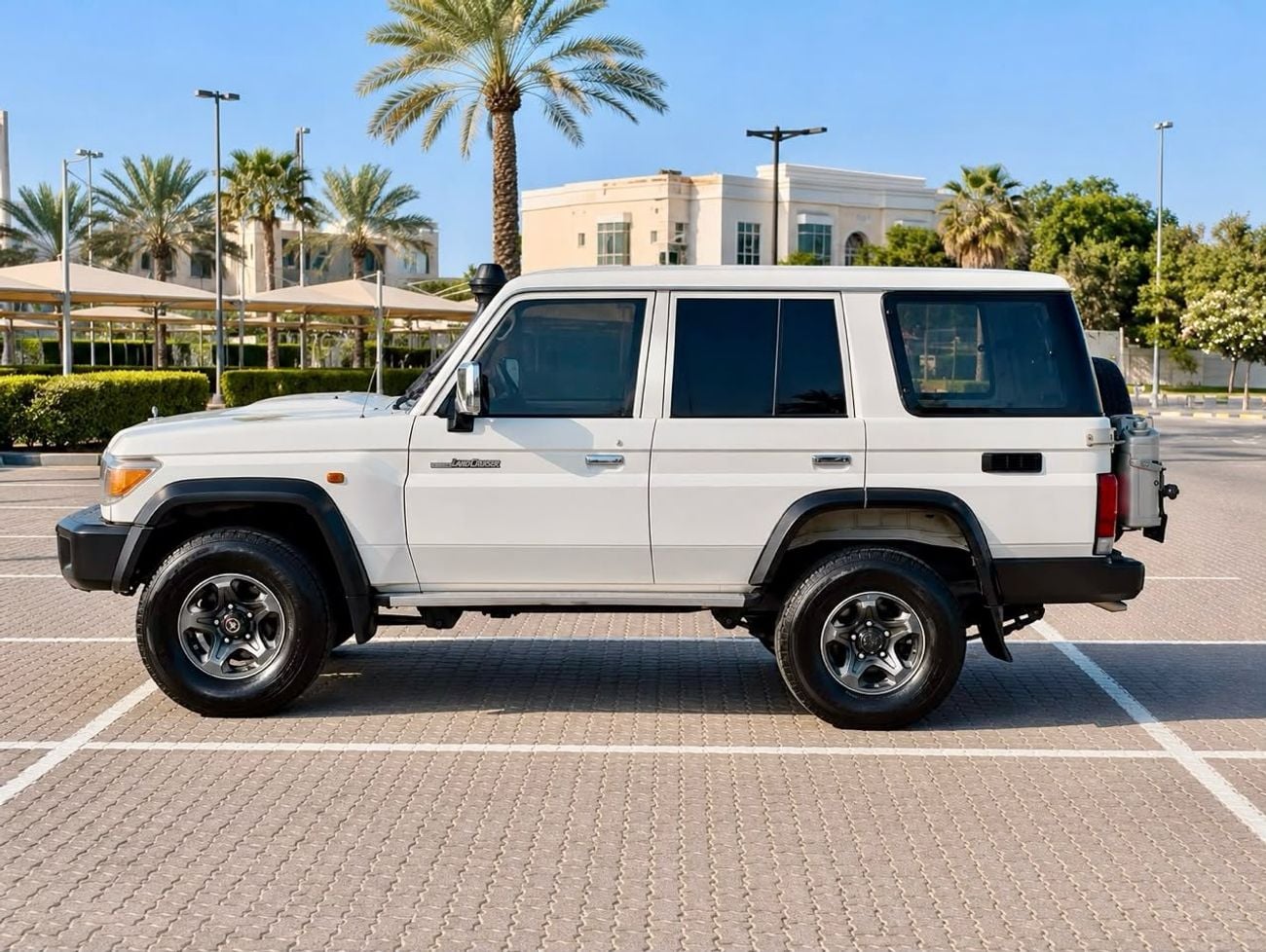 Toyota Land Cruiser 70