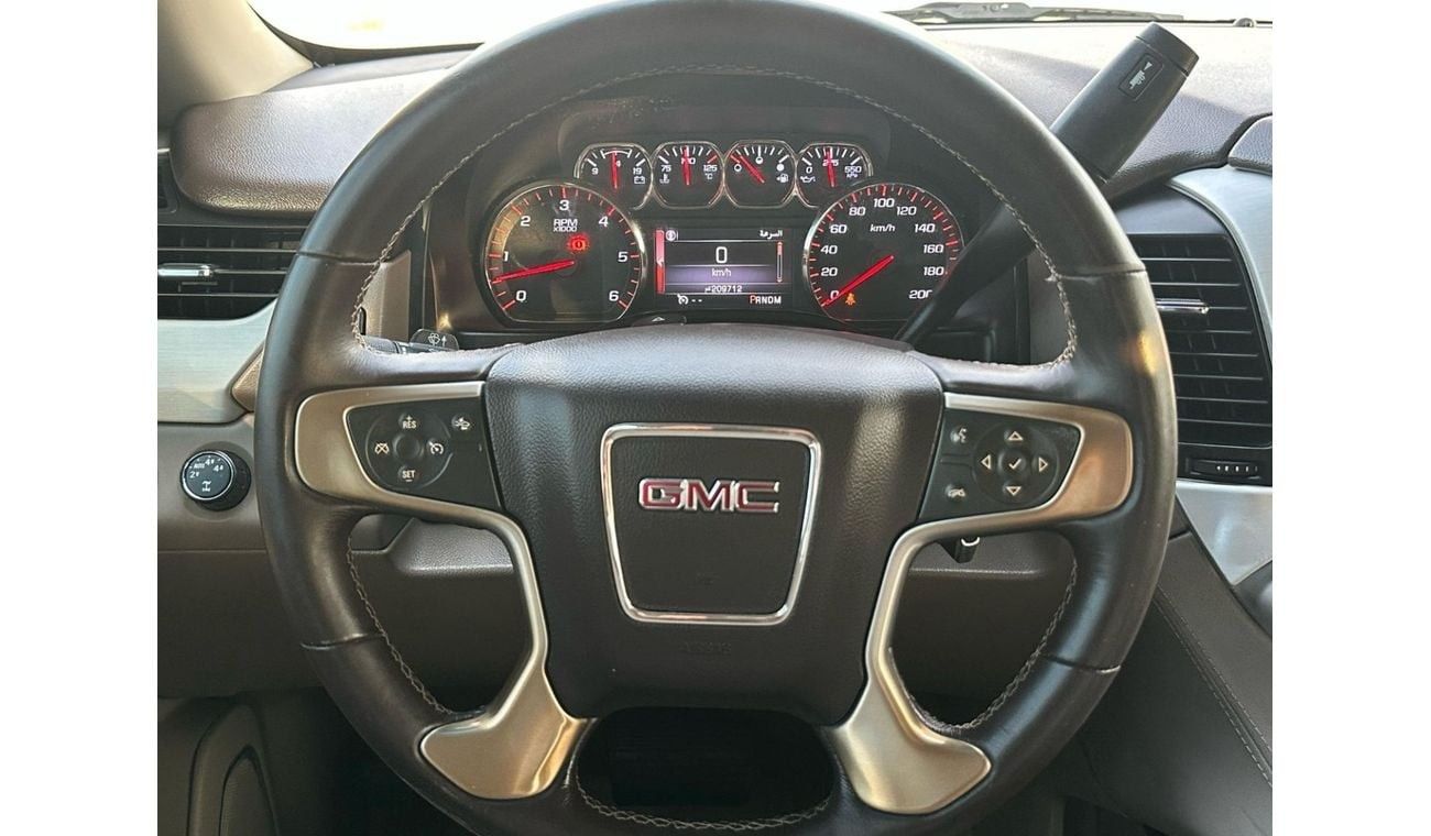 GMC Yukon SLE 5.3L 4WD (8 Seater) GMC YUKON 2017 GCC ORGINAL PAINT // ACCIDENT FREE // PERFECT CONDITION