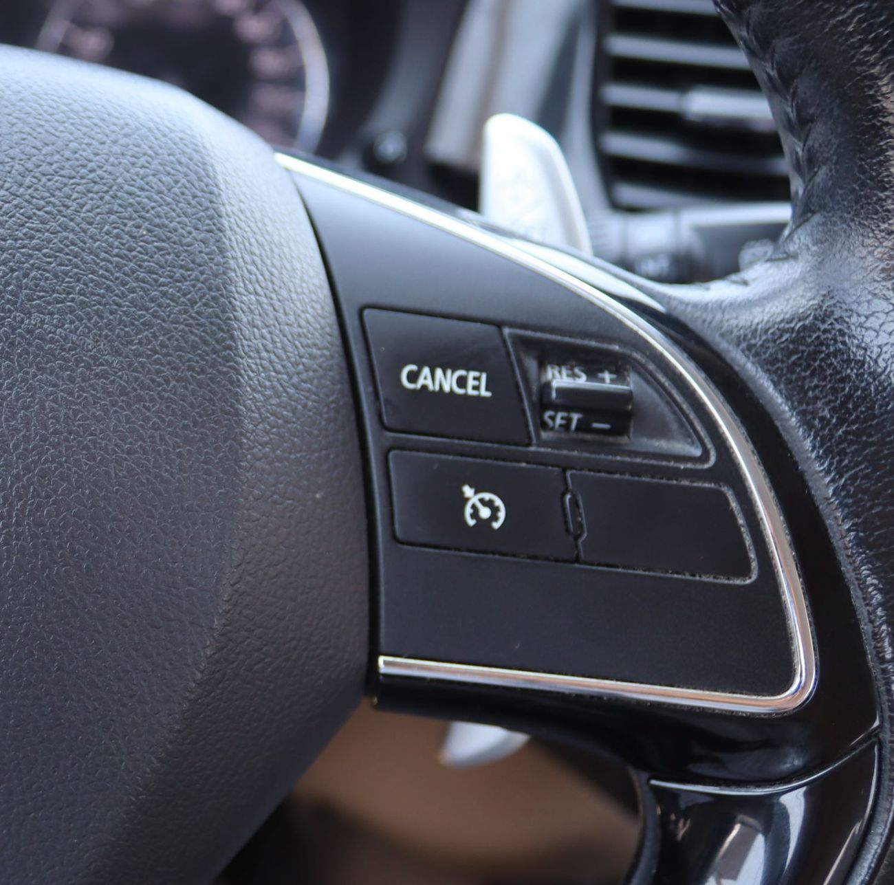 ميتسوبيشي آوتلاندر ميتسوبيشى آوتلاندر 2016-7 مقاعد -  خليجى بحاله ممتازه ممشى 155000 كم بمحرك  2.4L بسعر 30000 درهم