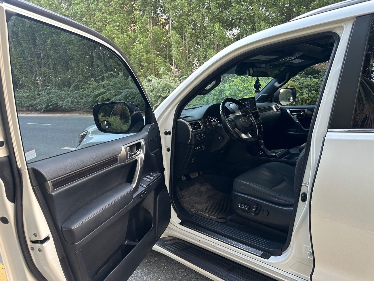 Lexus GX460 Premium 4.6L V8 | 301 HP | 2023 | VIP 6-Seater | Full Service History | Excellent Condition | 54,000