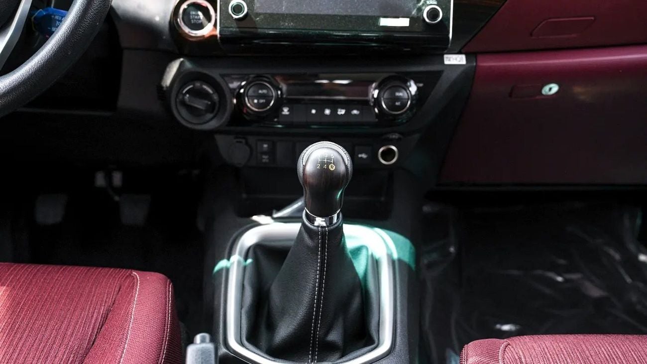 تويوتا هيلوكس SR5 (NON GCC) Brand 2.7 FULL OPTION Double Cab GLX - GCC Specs