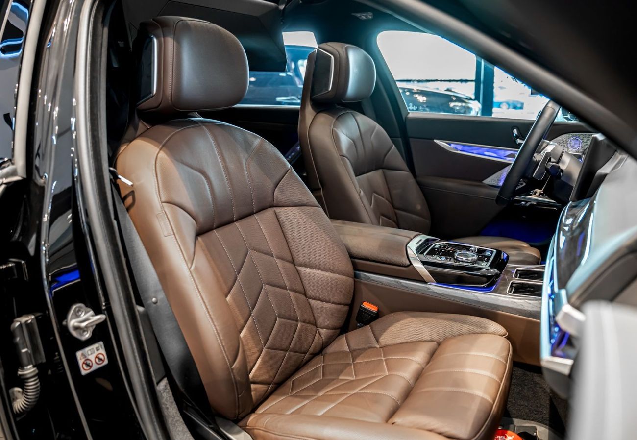 BMW 740Li 2023 BMW 740i, 2028 BMW Warranty + Service Contract, Low KMs, GCC