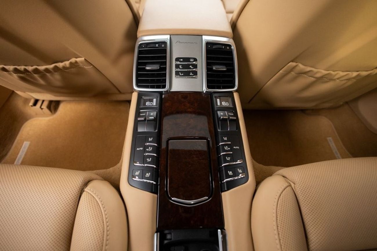 بورش باناميرا Porsche Panamera Turbo (LOWEST MILEAGE) 2010 GCC.