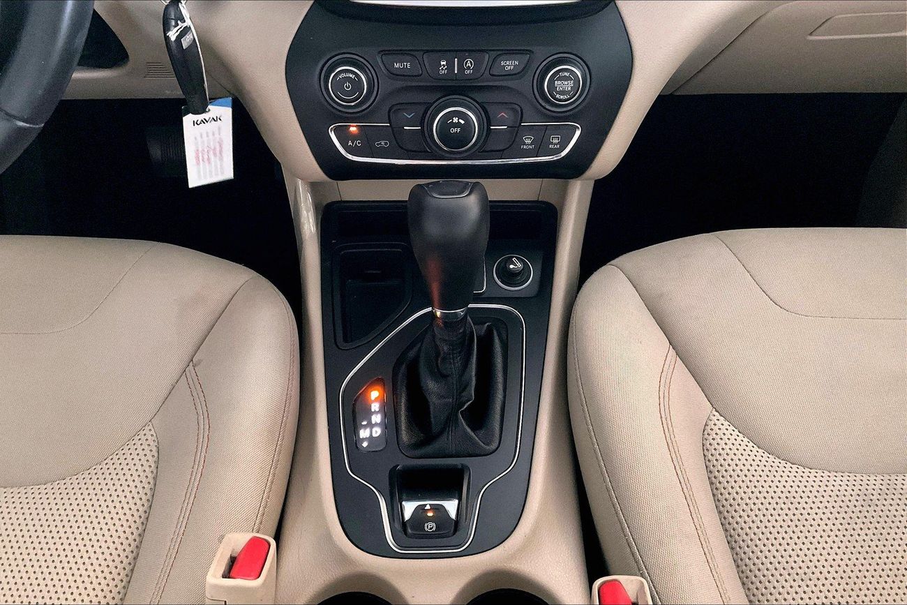 Jeep Cherokee Sport | upto AED 20,000 Ramadan Discount | Guaranteed Warranty | 0 Down Payment