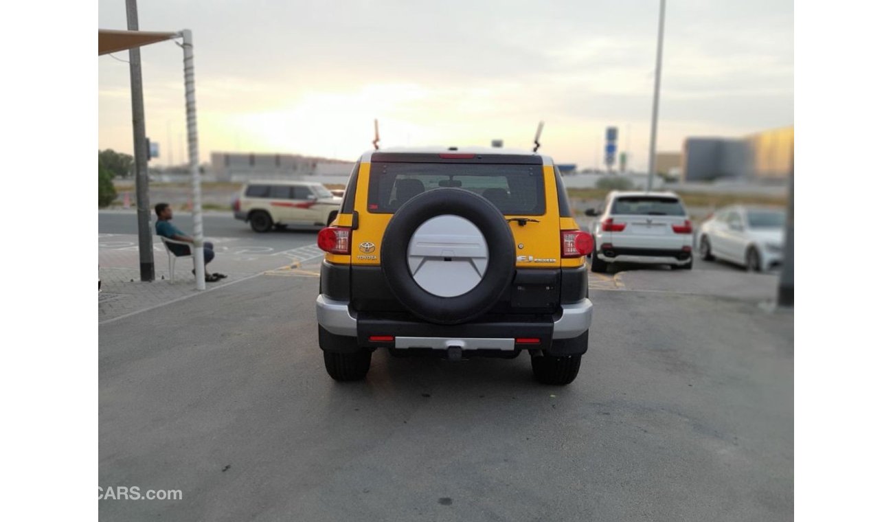 Toyota FJ Cruiser الإمارات الشارقة سوق الحراج الإمارات