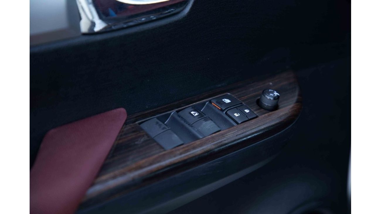 Toyota Hilux 2023 Toyota Hilux 4x4 DC 2.4 HI - Pearl White inside Maroon