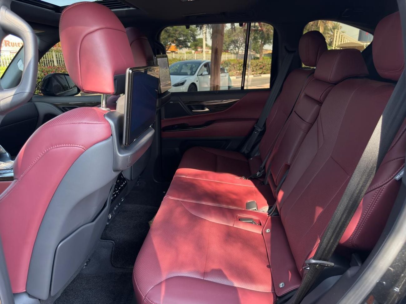 Lexus LX 600 Signature 3.5L ( CYL)