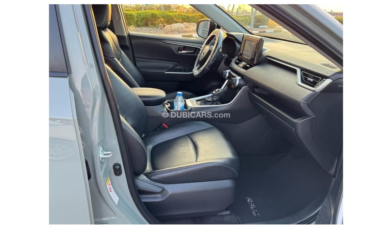 تويوتا راف ٤ XLE