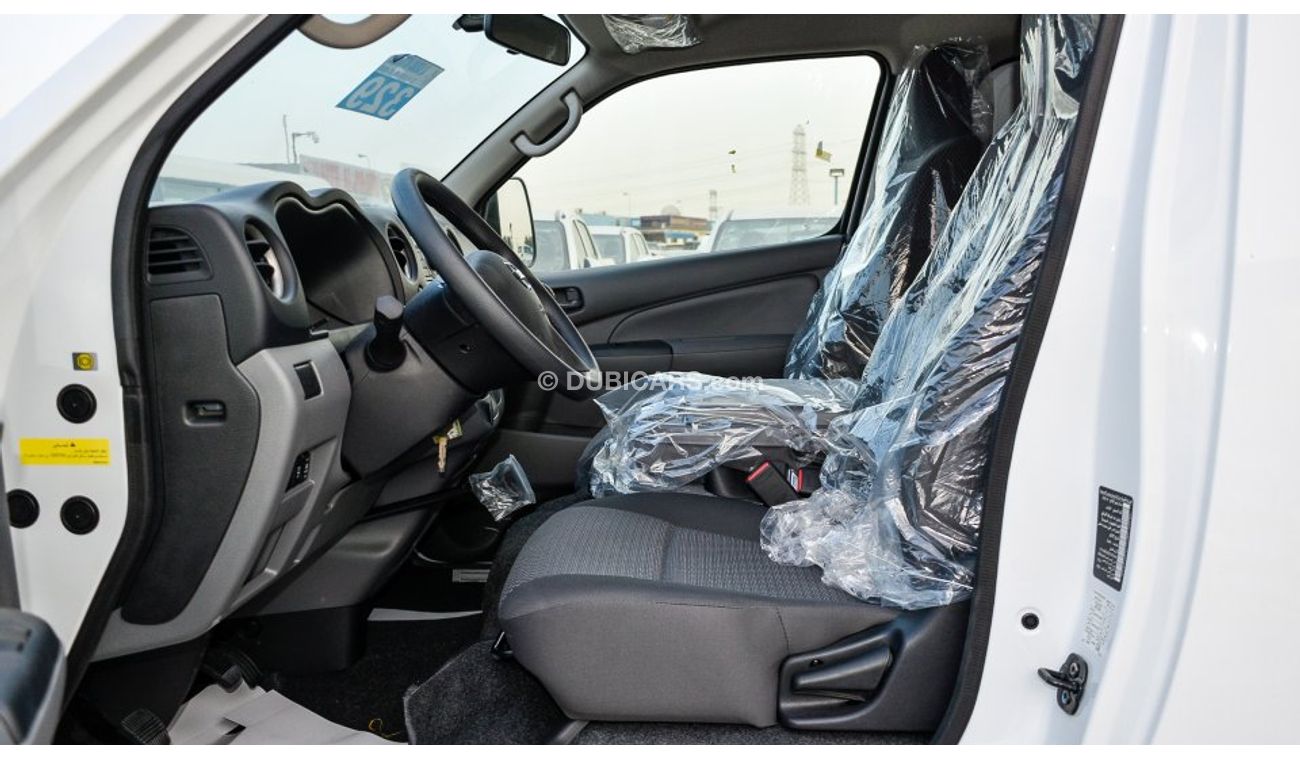 Nissan Urvan NV350 2.5L V4 M/T VAN 15″ wheels - grey interior
