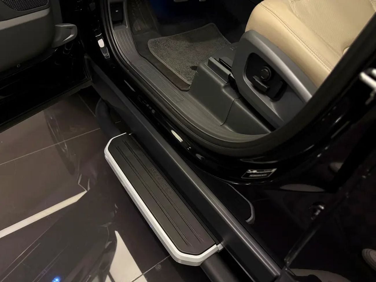 Land Rover Defender DEEFNDER GCC BRAND CONDITION