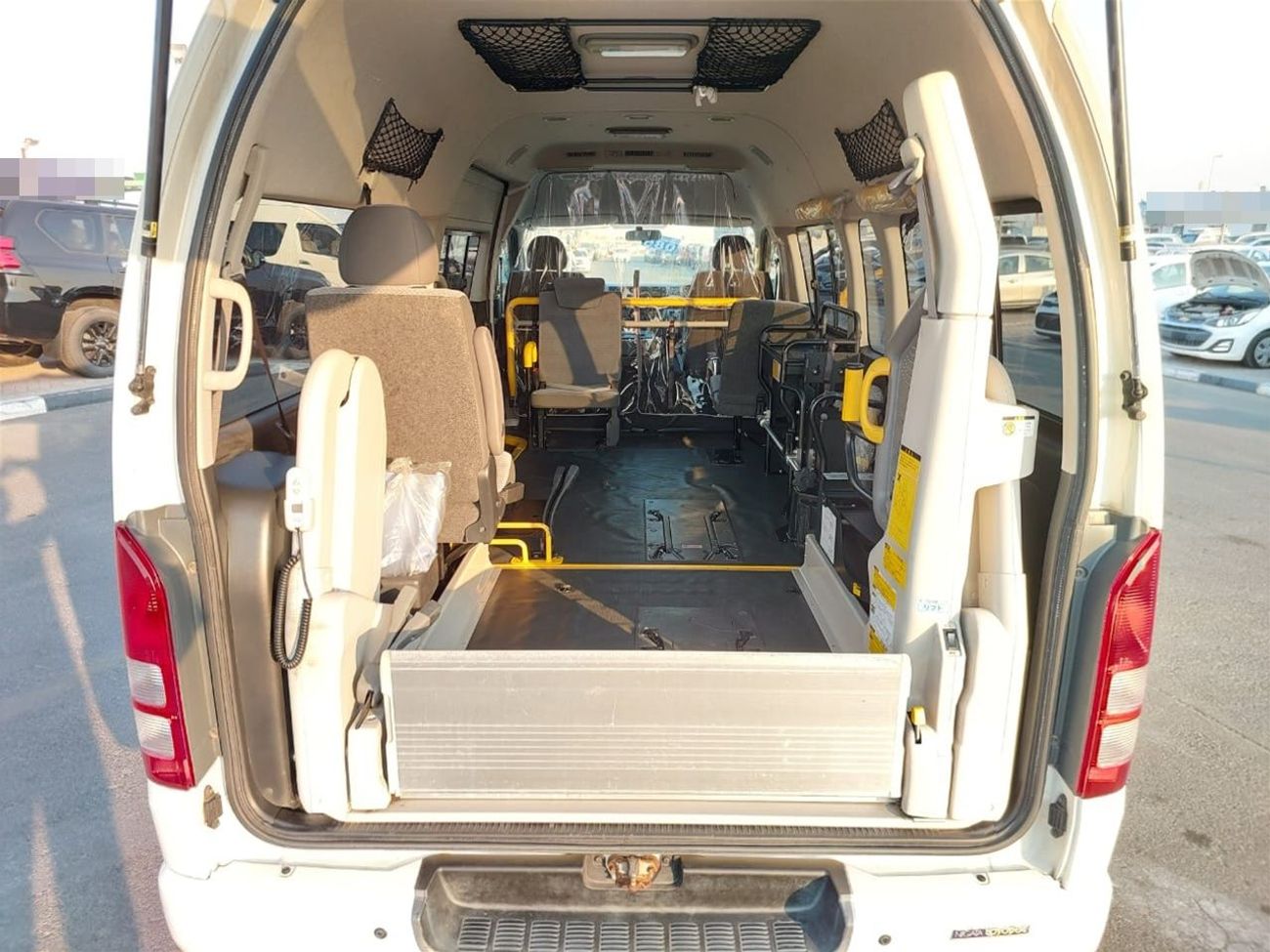 Toyota Hiace TOYOTA HIACE VAN RHD 2011 MODEL 2.7 L PETROL AUTOMATIC(PM08895)