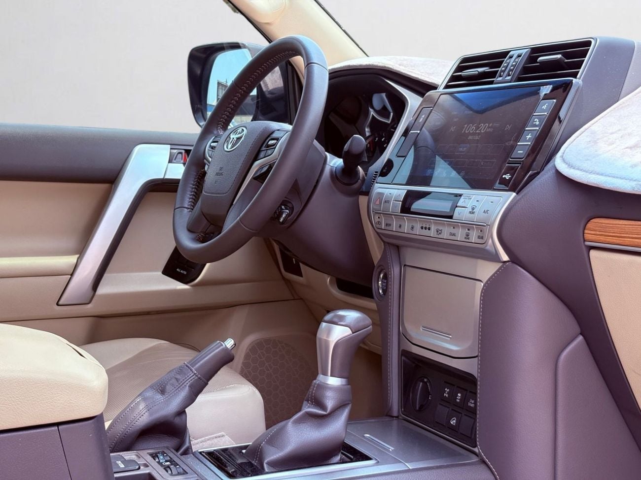 Toyota Prado VXR AED 3,020 P.M | 0% DOWN PAYMENT | TOYOTA PRADO VXR | 4.0L V6 4WD | AGENCY WARRANTY TILL 2028 | 2023