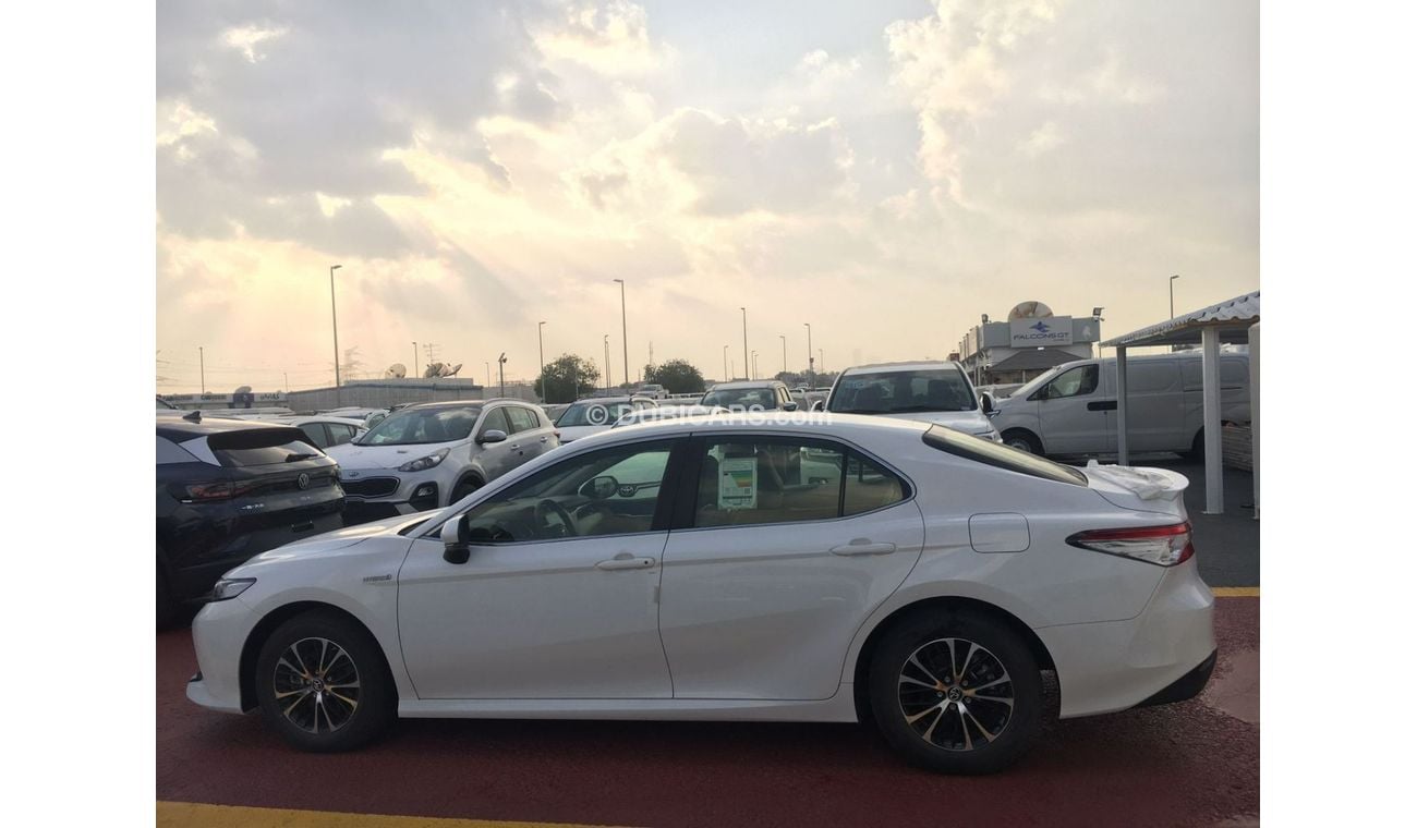 تويوتا كامري LE تويوتا كامري LE (AXVH71) 2.5 لتر سيدان هجين دفع أمامي 4 أبواب لون أبيض 2020 موديل دفع بدء ناقل حر