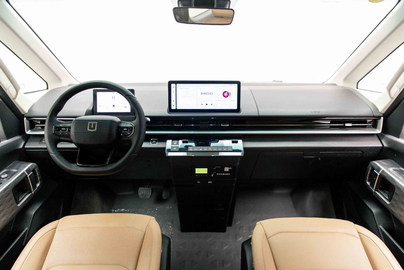 جيلي فيريزون 2025 Farizon Super Van - White inside Black | Export Only