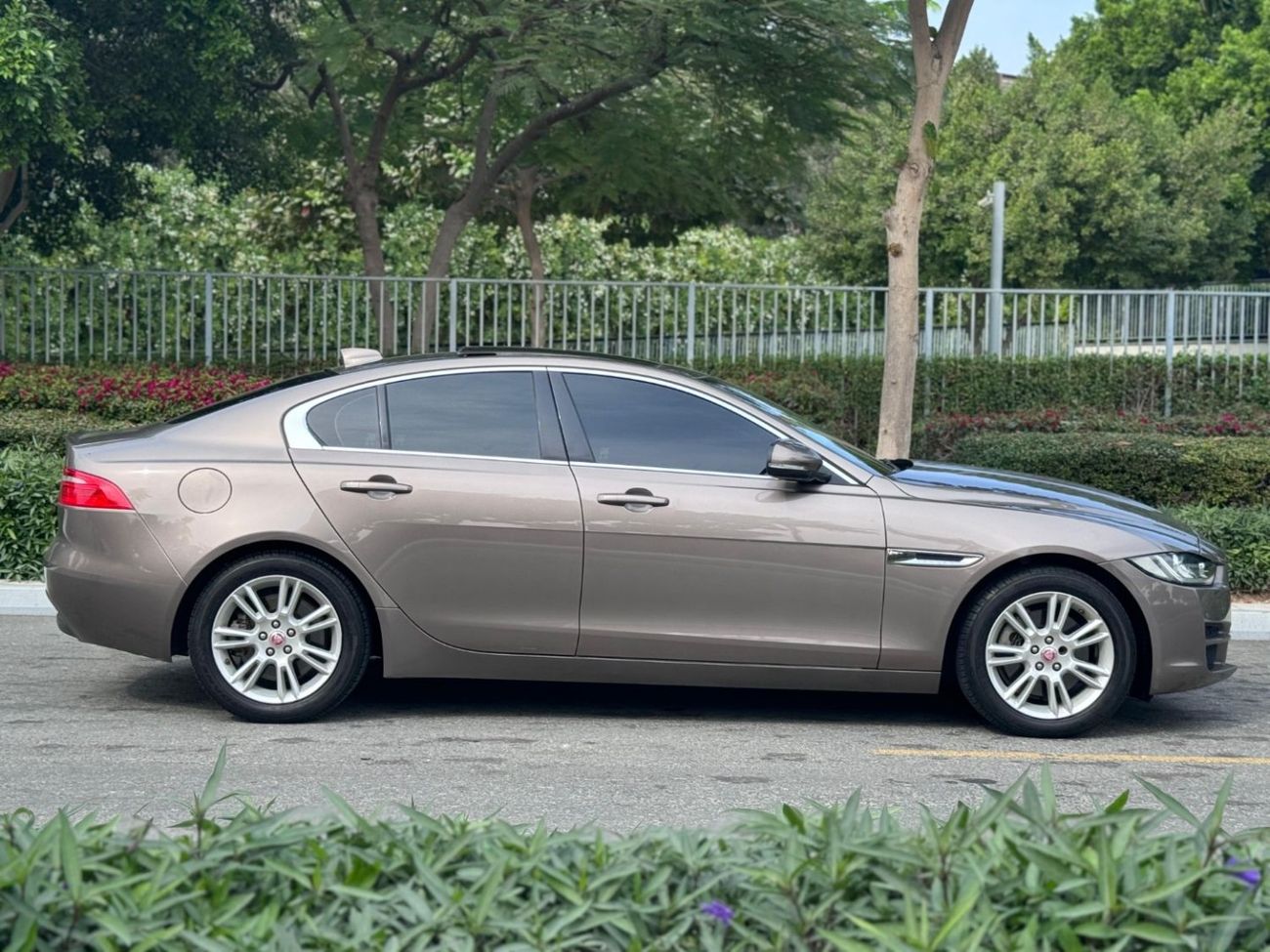 جاكوار XE HSE 2.0L (250 HP)