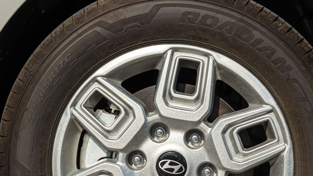 هيونداي ستاريا Premium 11-Seater 2.2-liter 4-cylinder Turbo-charged Diesel 2024YM