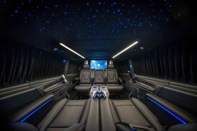 Mercedes Benz V300 AVANTGARDE Original Mercedes VIP Captain Seats | Including TV partition and PlayStation 5