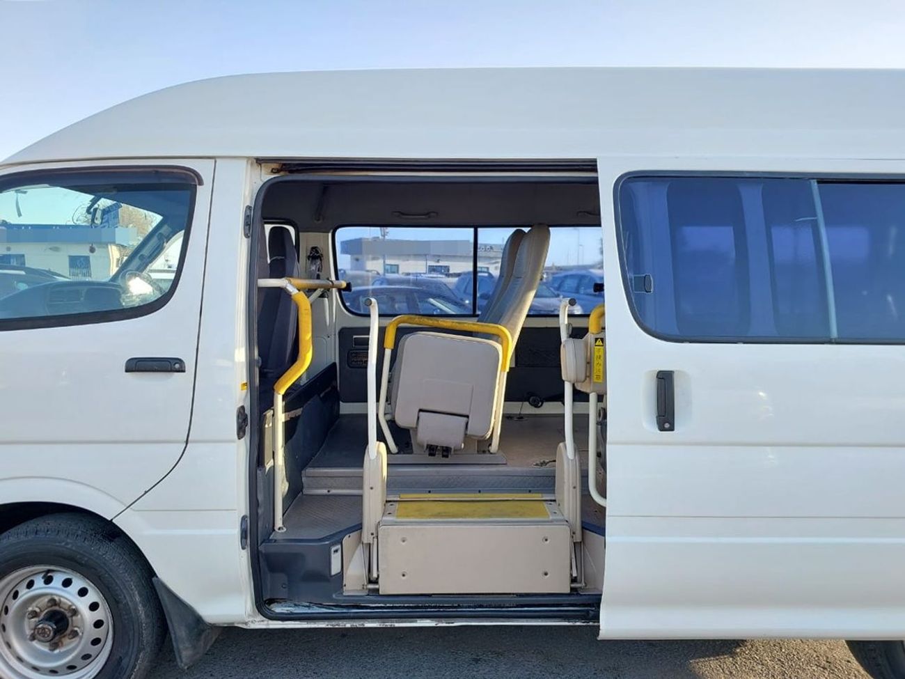 Toyota Hiace TOYOTA HIACE COMMUTER VAN RHD 2002 MODEL 3.0 L DIESEL AUTOMATIC(PM12553)