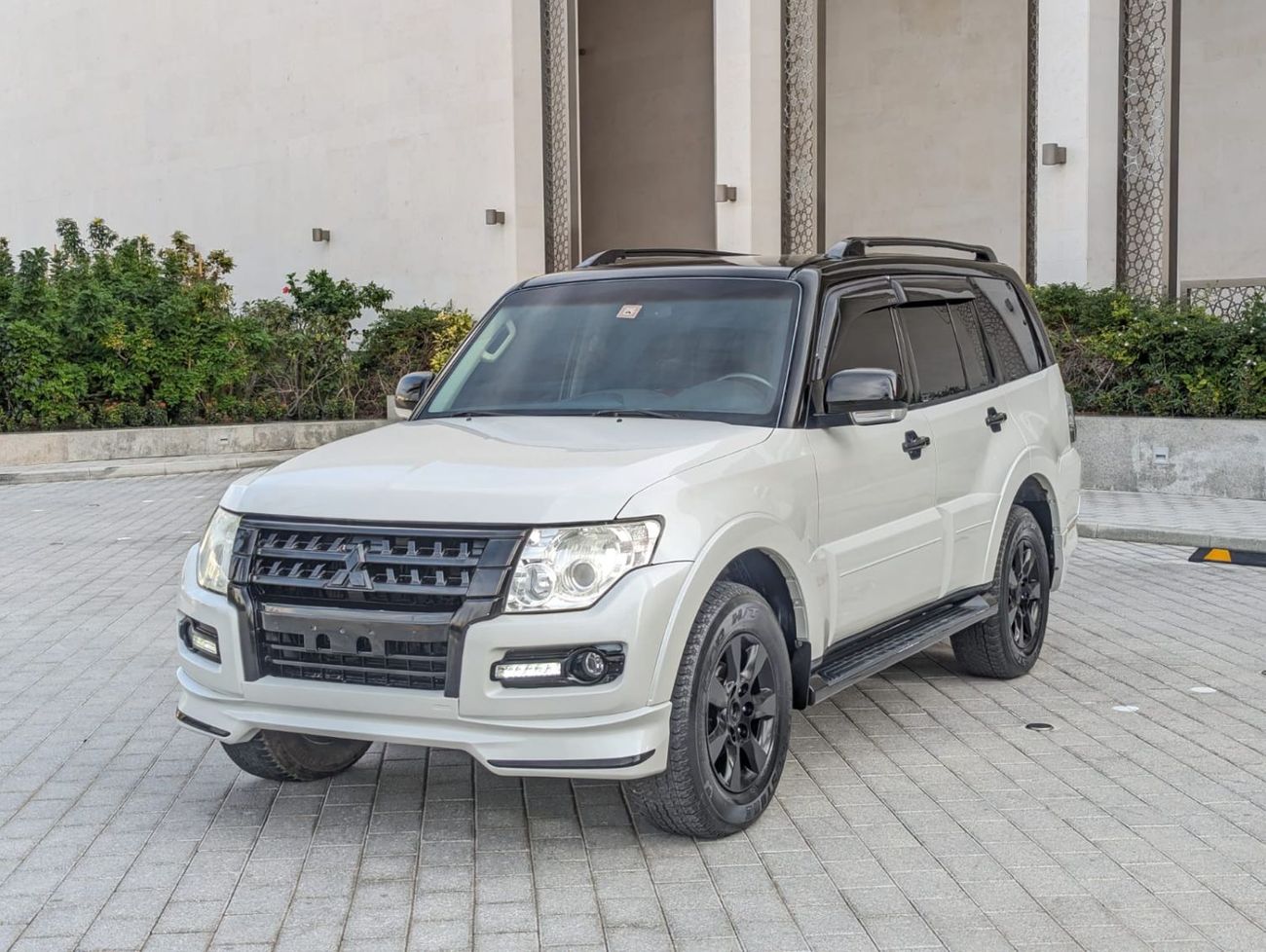 Mitsubishi Pajero Mitsubishi Pajero 2016 LHD white