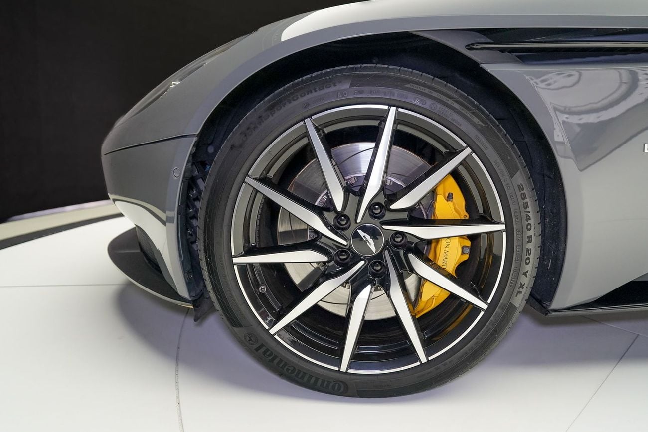 أستون مارتن DB11 Std 4.0L