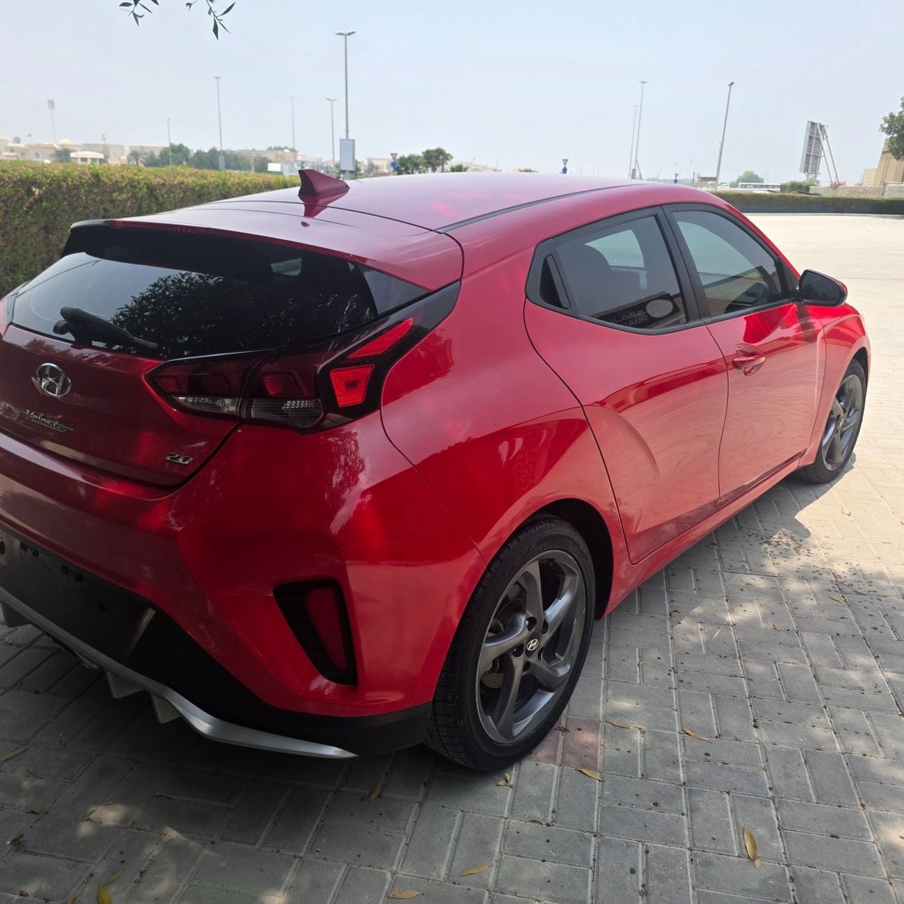 Hyundai Veloster GLS MID