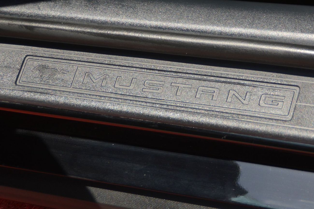 Ford Mustang EcoBoost 2.3L Coupe A/T BEAUTIFUL YELLOW MUSTANG