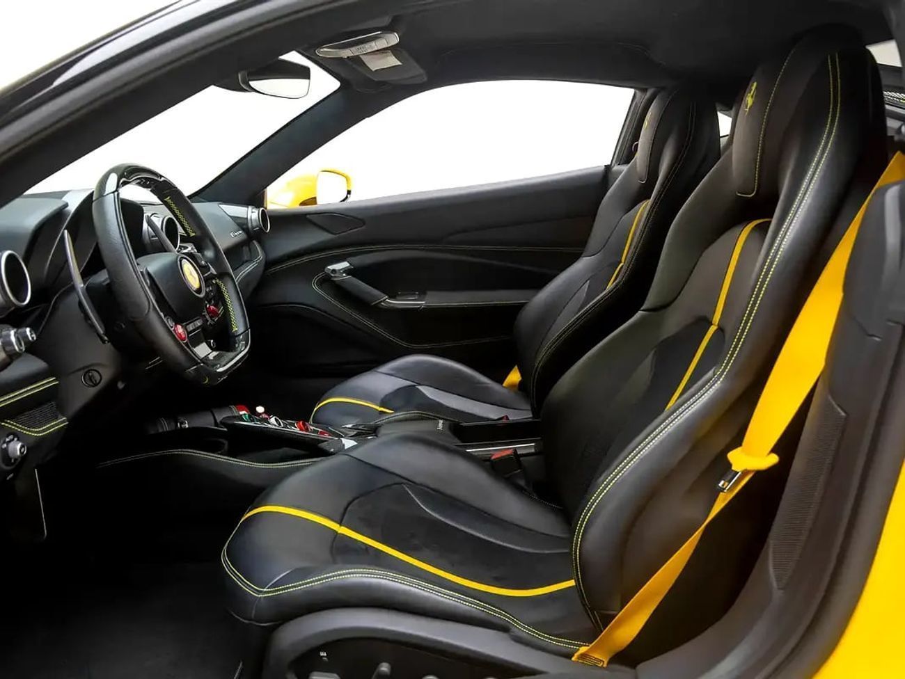 فيراري F8 تريبوتو With Warranty and Service Contract