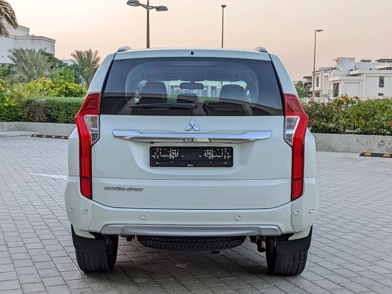 ميتسوبيشي مونتيرو سبورت GLS 4WD TOP LINE GCC IN EXCELLENT CONDITION