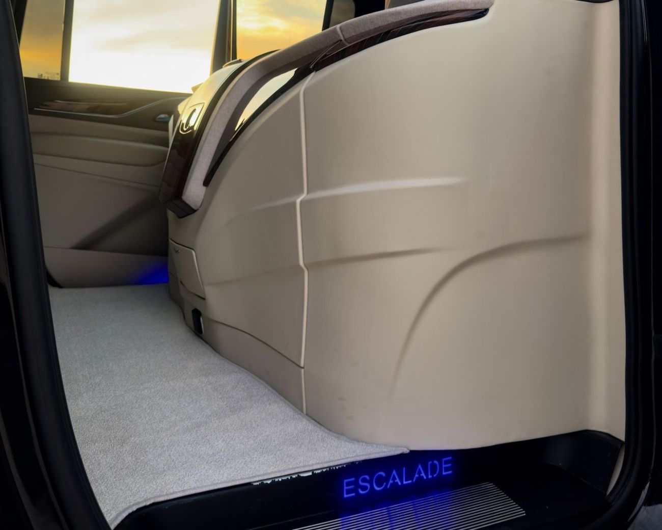 Cadillac Escalade Sport Platinum 6.2L AWD VIP INTERIOR CABIN (EXPORT ONLY)