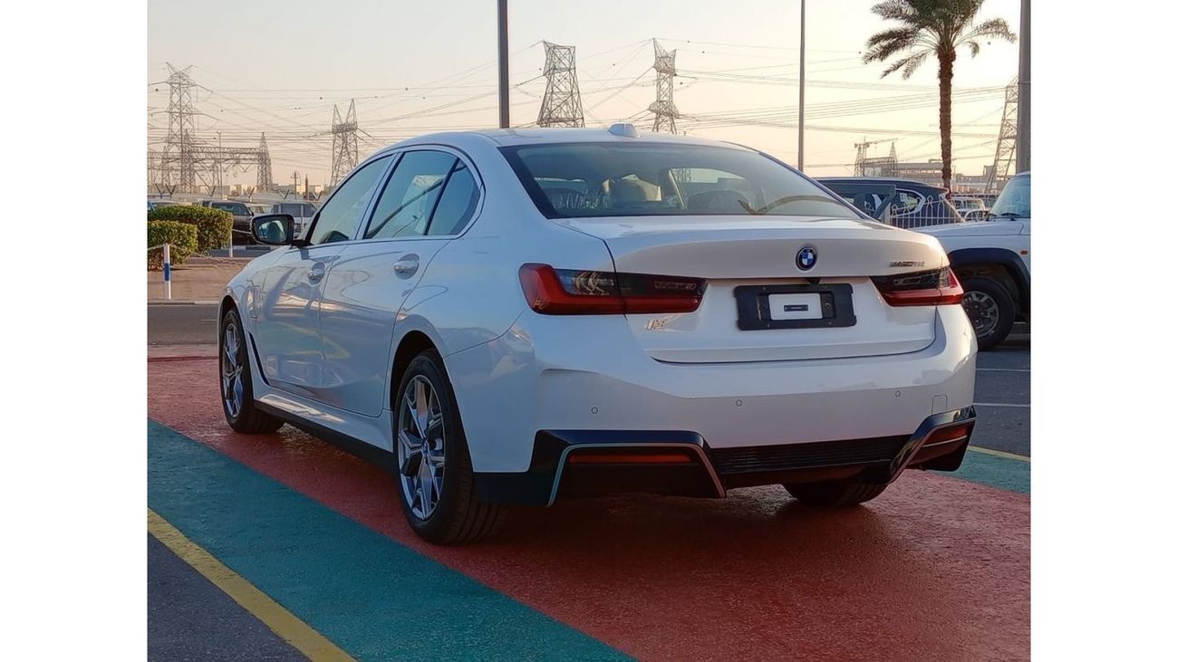 BMW i3 i3   35L / SEDAN / RWD / 0 KM Electric Car White color