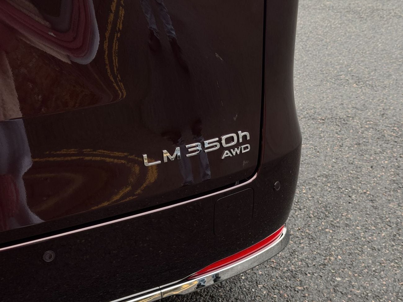 Lexus LM 350h STD (NON GCC) Right Hand Drive