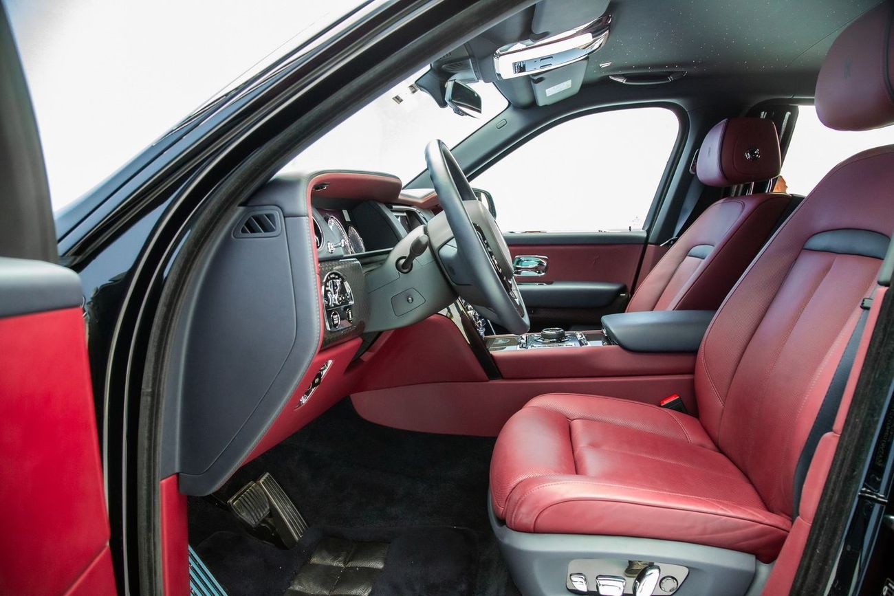 رولز رويس كولينان بلاك بادج