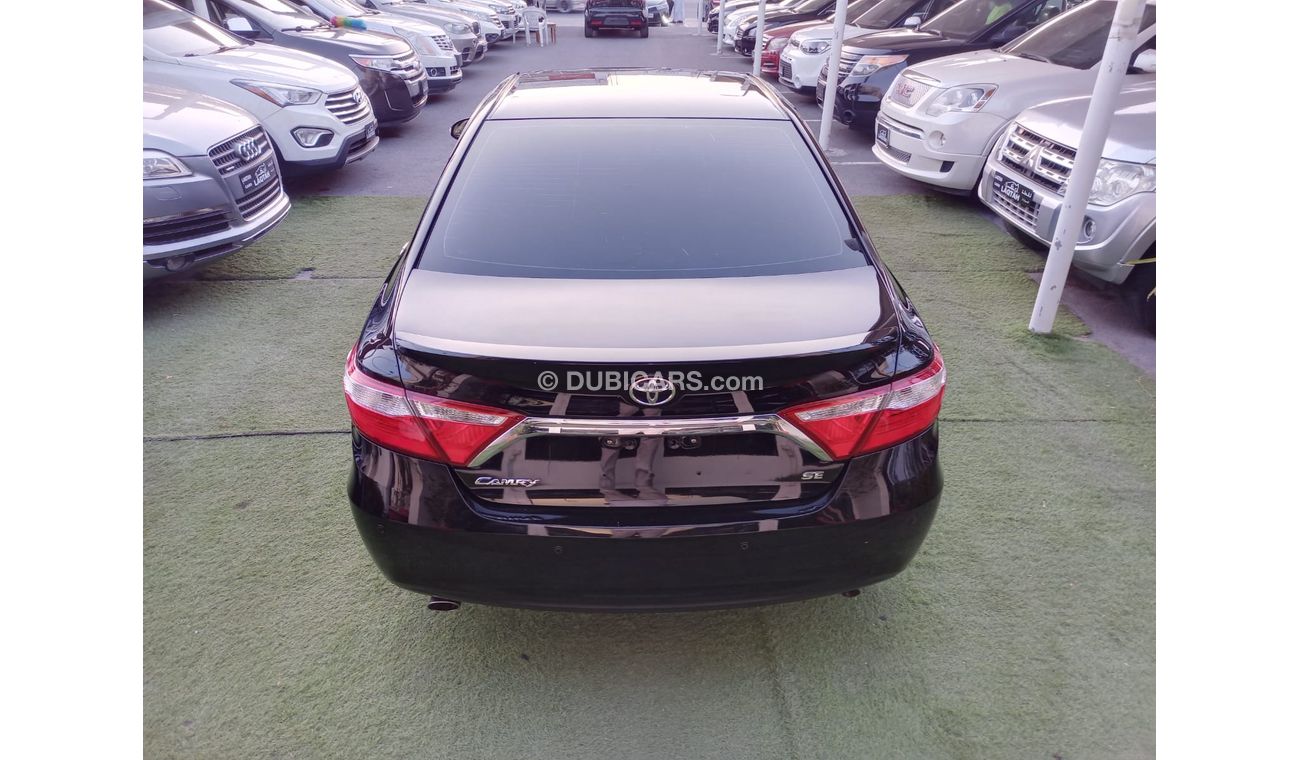 تويوتا كامري خليجى موديل 2016 بصمة مثبت سرعة تحكم رنجات حساسات خشب بحالة ممتازة لاتحتاج لأى مصاريف