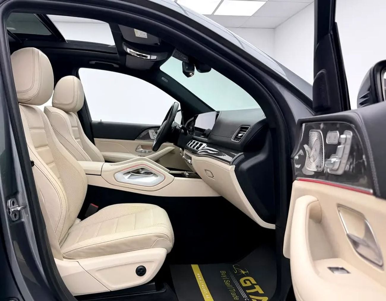 Mercedes Benz GLE 450 AMG GLE450 AMG 4MATIC, Warranty, Full Mercedes Service History, Fully Loaded, GCC
