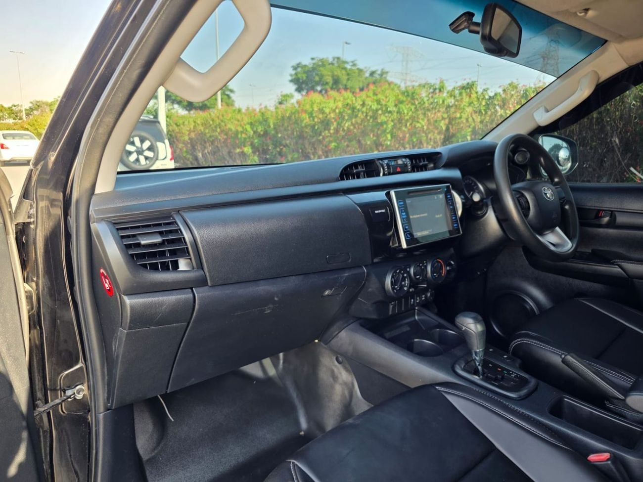Toyota Hilux 2018 | 2.8L DIESEL | AT | RHD | SPORTS BAR | DOWNHILL ASSIST | CRUISE CONTROL