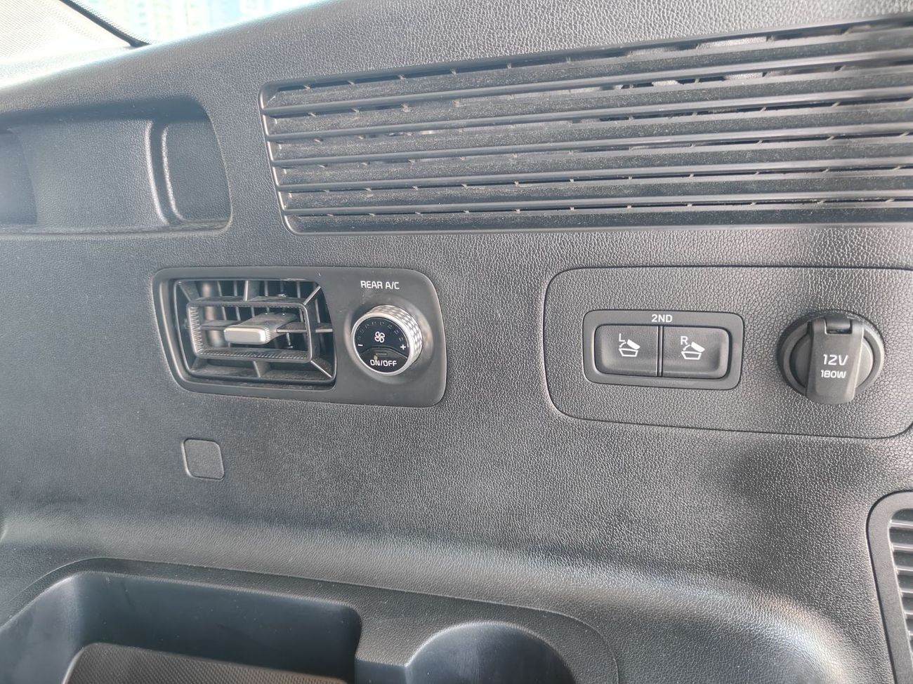 Kia Sorento 2.5L LX (RWD)