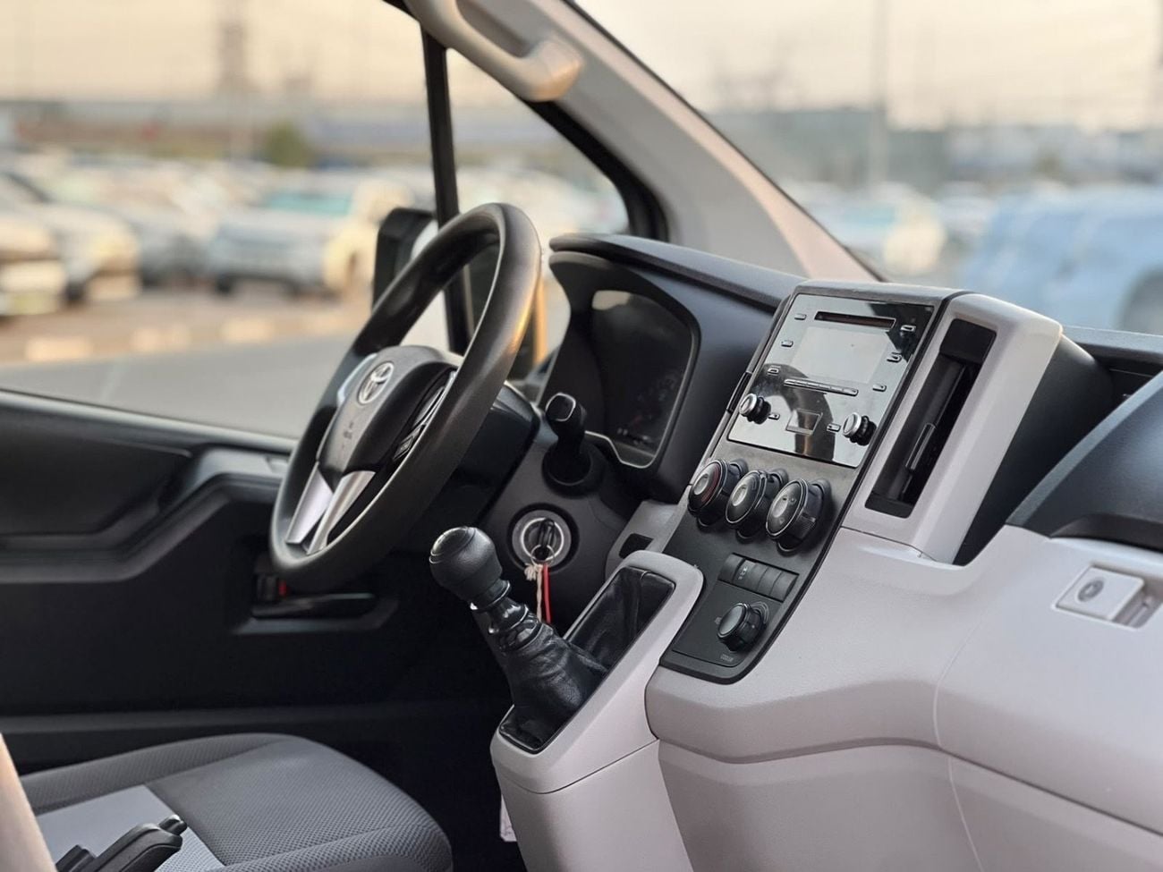 Toyota Hiace 2021 Toyota Hiace 3.5L V6 - Passenger - Manual - Patrol   13 Seater - No Accident -