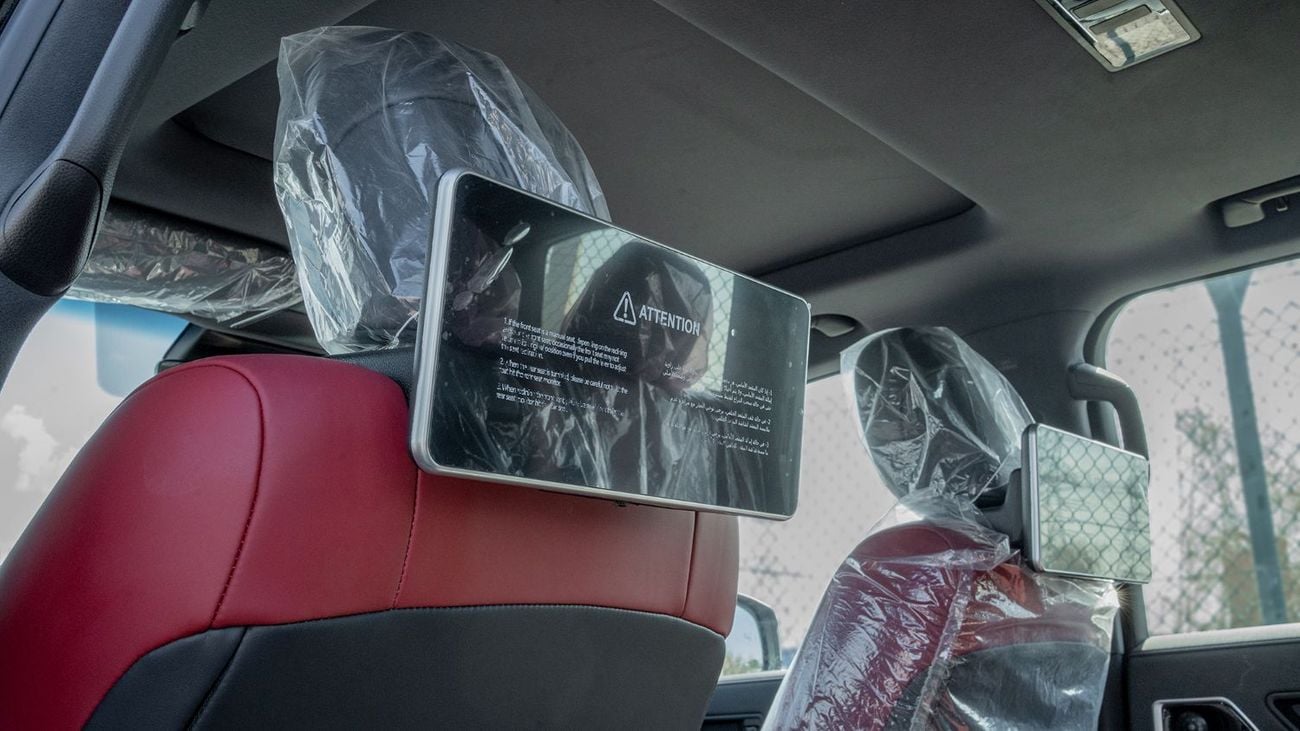 Toyota Land Cruiser 2025 Toyota Land Cruiser 300 VXR 3.5L AT Petrol Twin Turbo (Black-Red)