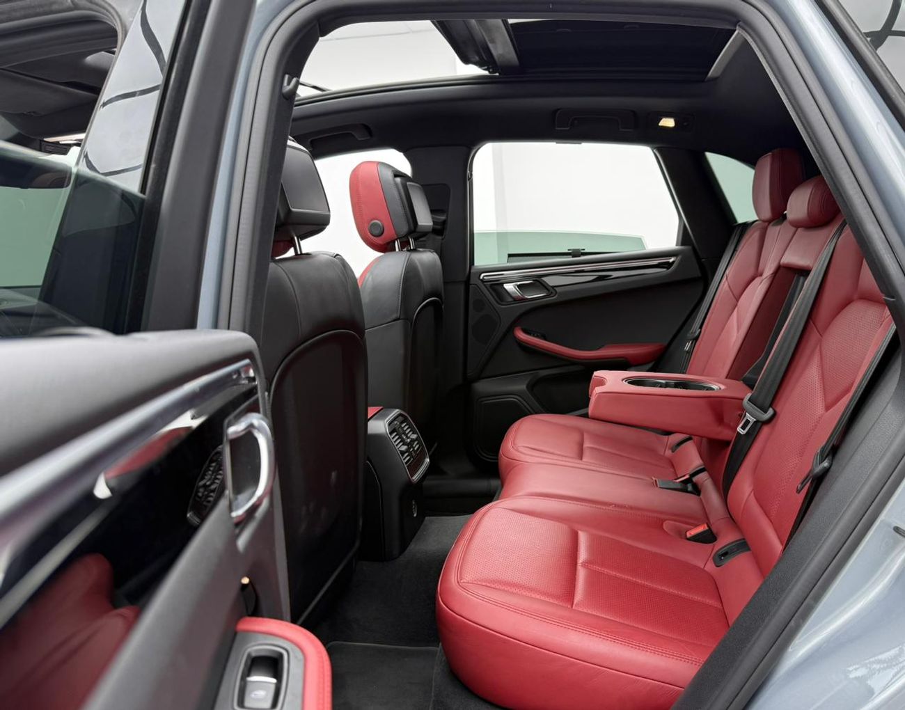 Porsche Macan S 2019 Porsche Macan S | Warranty, Service History , EXCELLENT Condition | GCC Specs