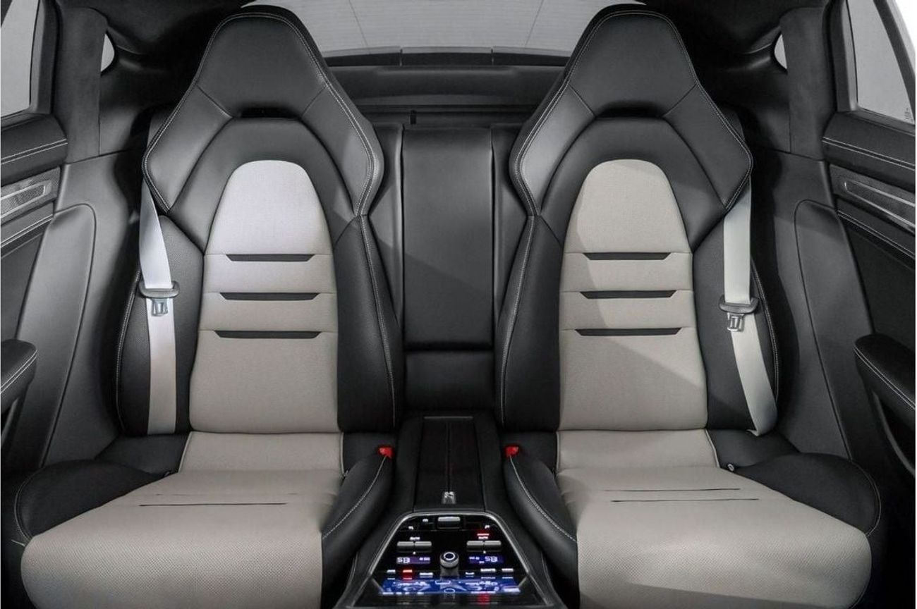 Porsche Panamera GTS 4.0L (455 HP) GTS 4.0L (453 HP)